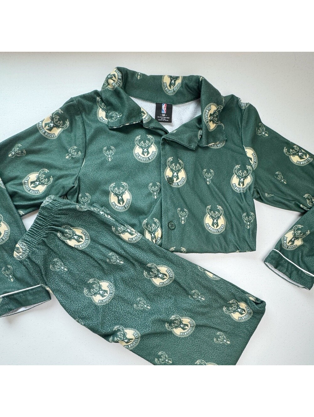 Milwaukee Bucks Button Down Youth Pajama Set Green (Size 10/Medium)